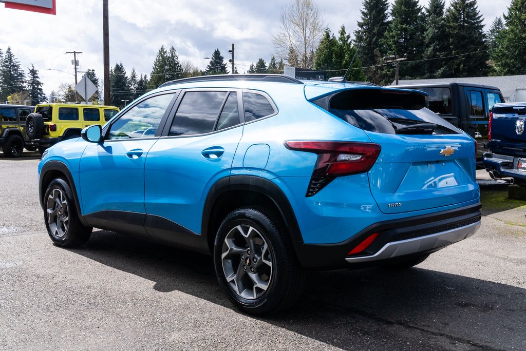 View vehicle photo 3