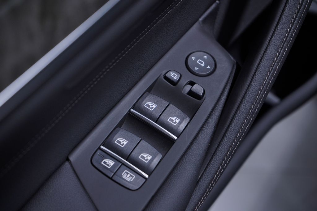 Thumbnail: 2023 BMW 5 Series - 17