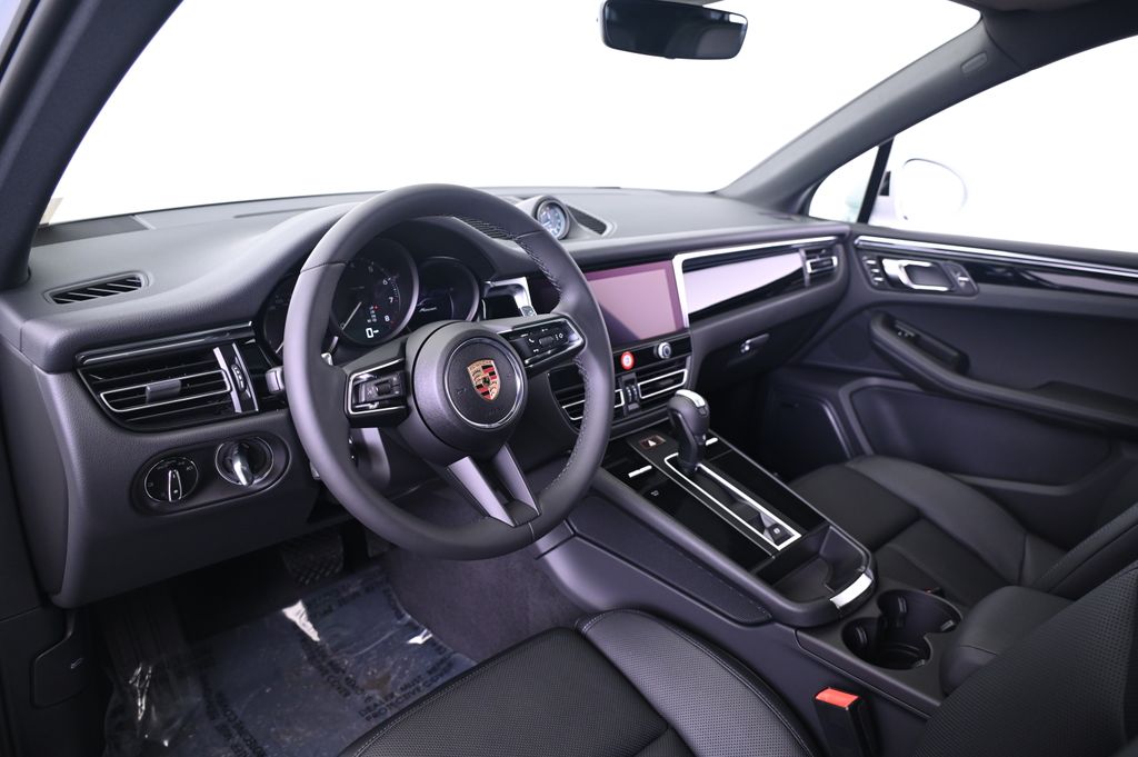 Thumbnail: 2025 Porsche Macan - 4