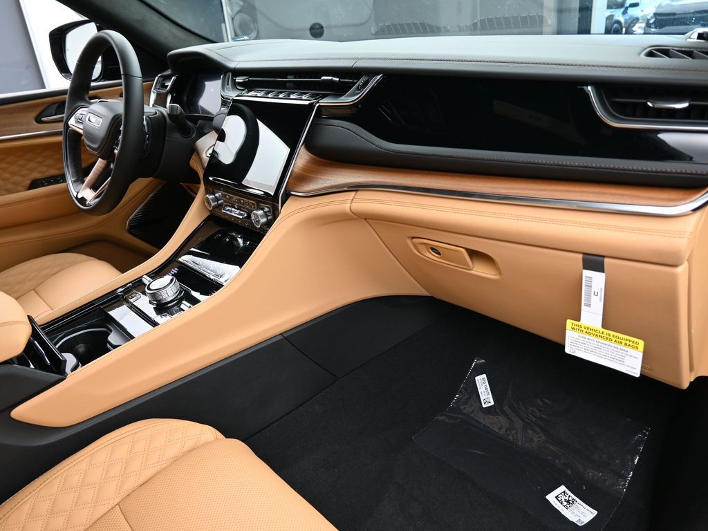 New 2025 Diamond Black Crystal Pearlcoat Jeep Summit image 42