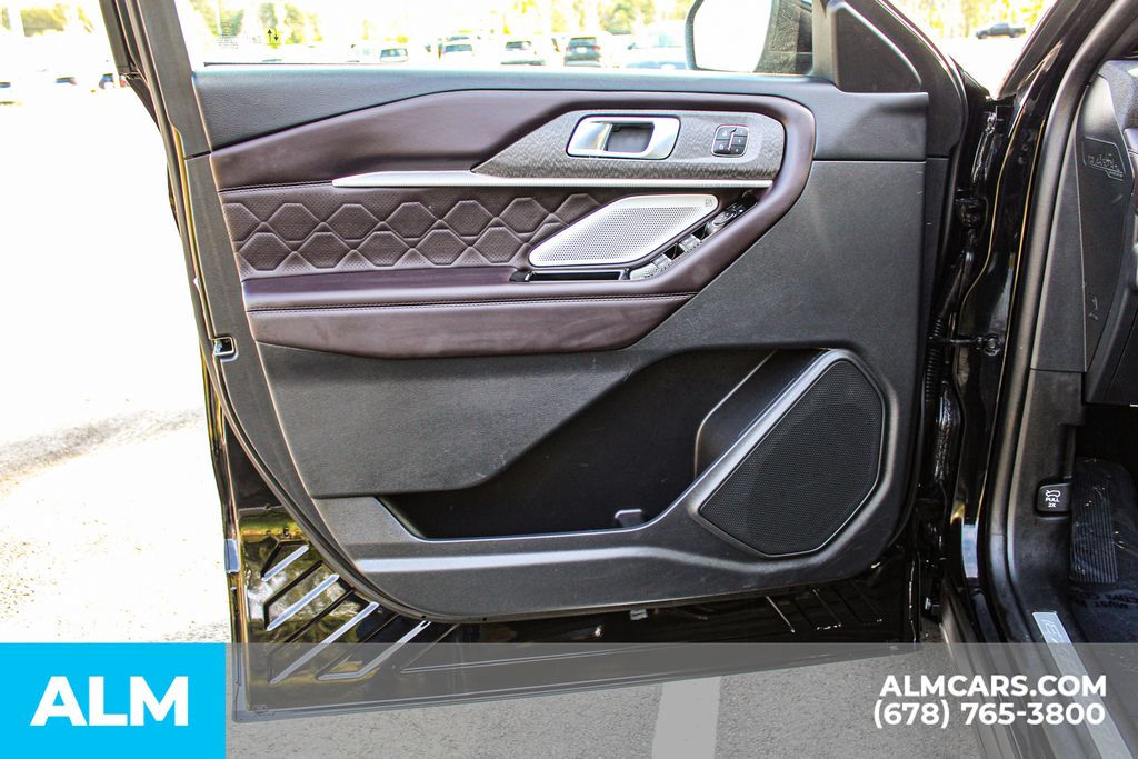 Used 2025 Black Ford Platinum image 30