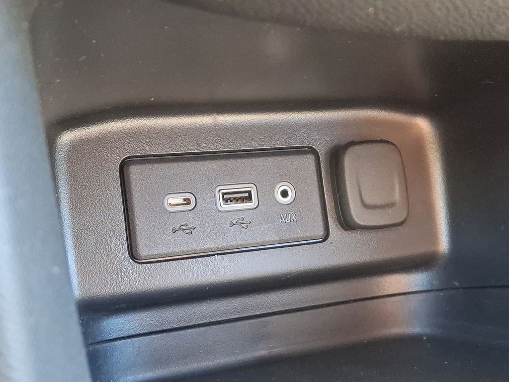 Thumbnail: 2023 Chevrolet Equinox - 25