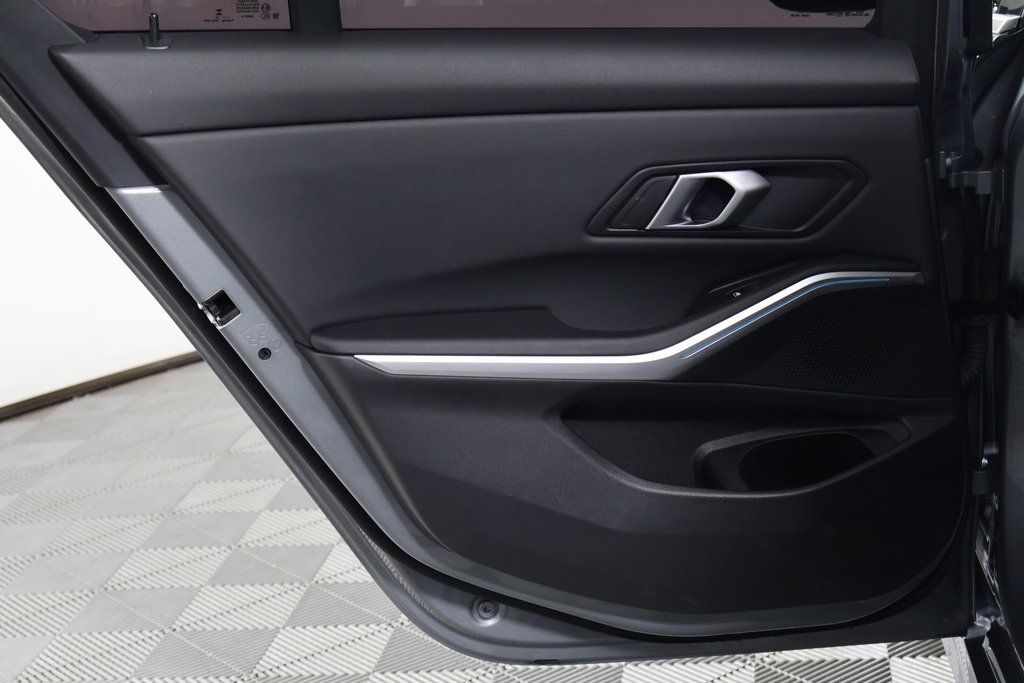 Thumbnail: 2024 BMW 3 Series - 13