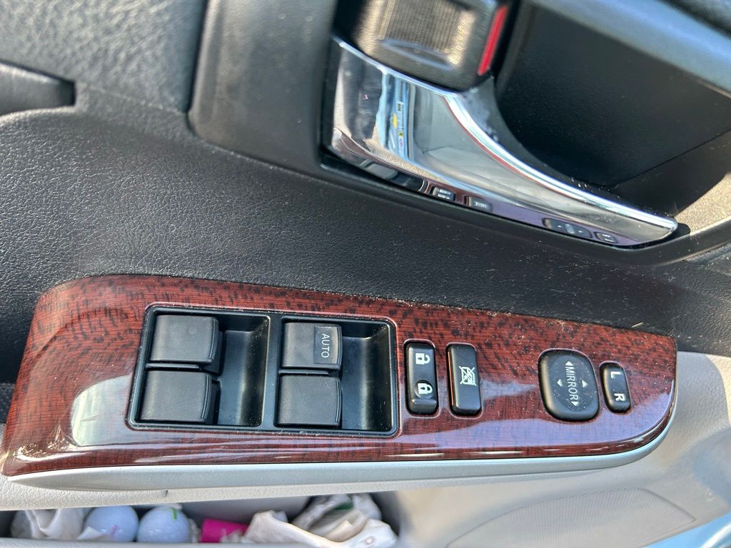 Thumbnail: 2013 Toyota Camry - 24