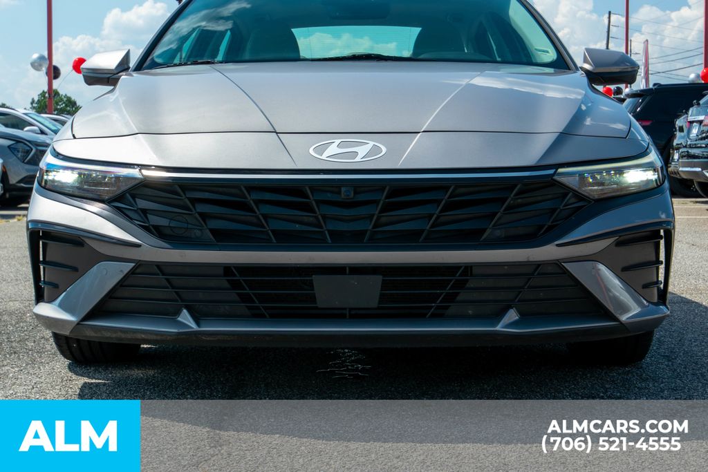 2024 Hyundai Elantra Limited photo 8
