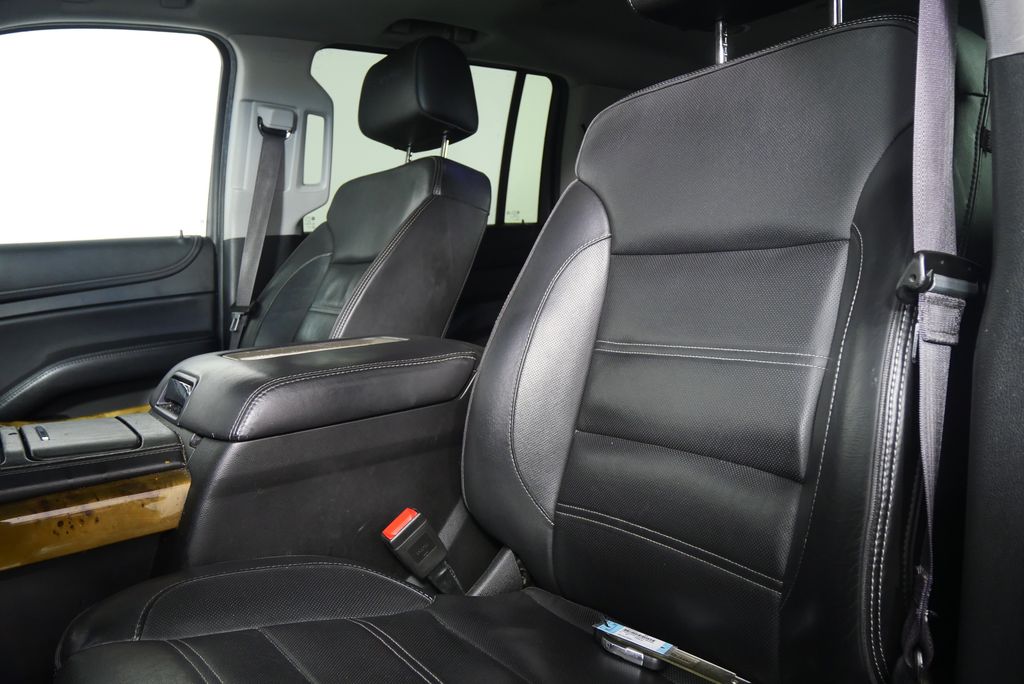 2017 GMC Yukon XL Denali 10