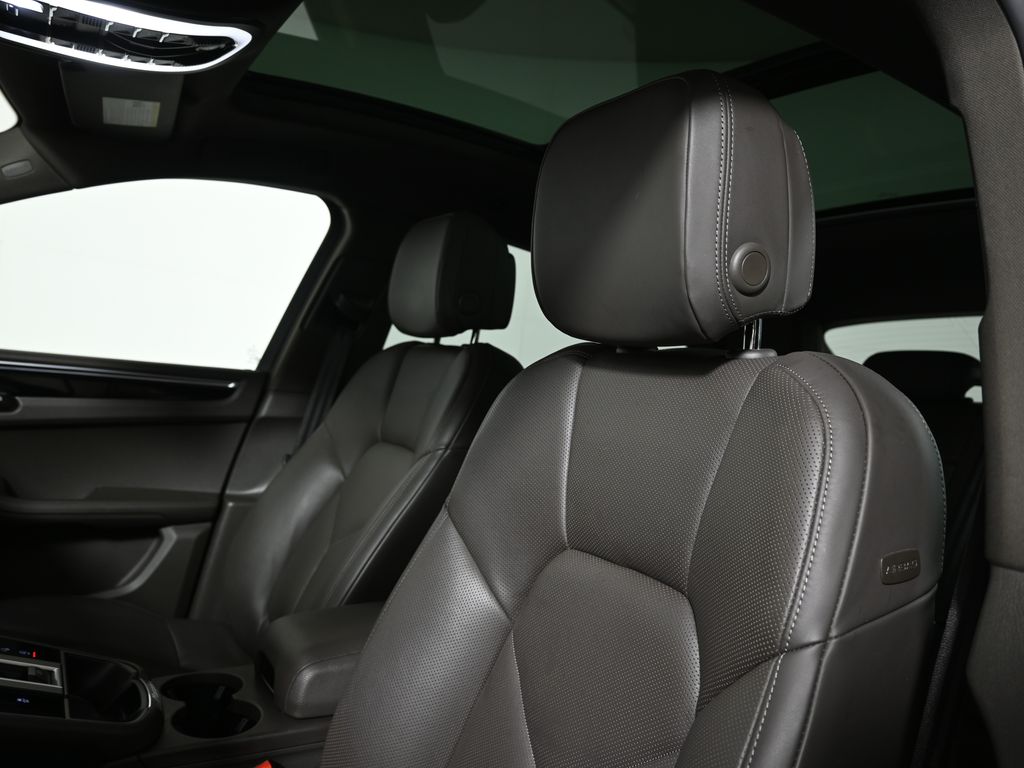 Thumbnail: 2024 Porsche Macan - 15