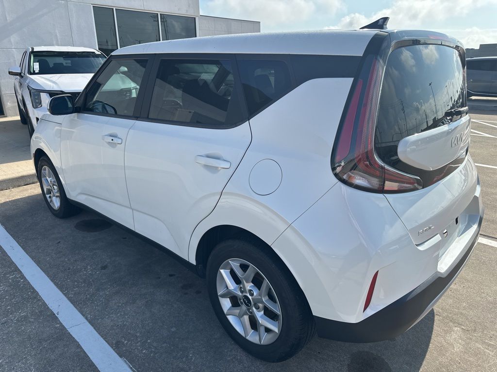 2023 Kia Soul S White at Community Kia
