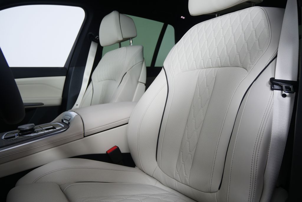Thumbnail: 2026 BMW X5 - 11