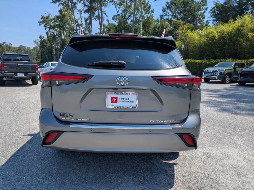 Used 2025 Toyota Highlander SUV