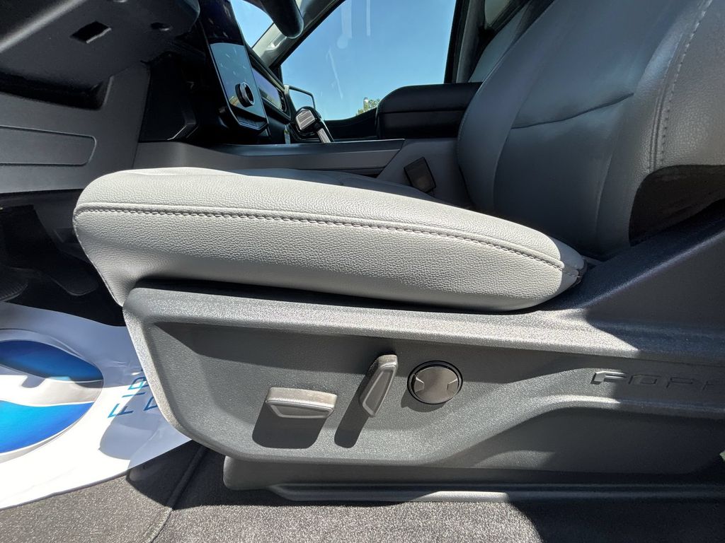 Used 2025 Black Metallic Ford Flash image 14