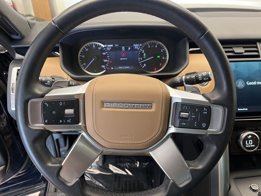 Thumbnail: 2023 Land Rover Discovery - 13