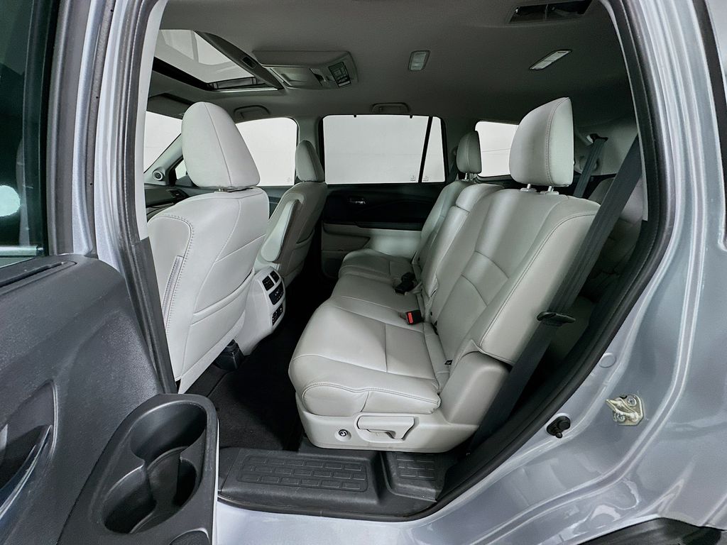 Thumbnail: 2018 Honda Pilot - 26