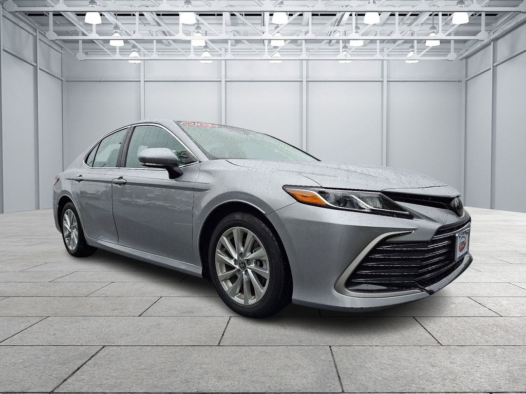 2023 Toyota Camry LE 3