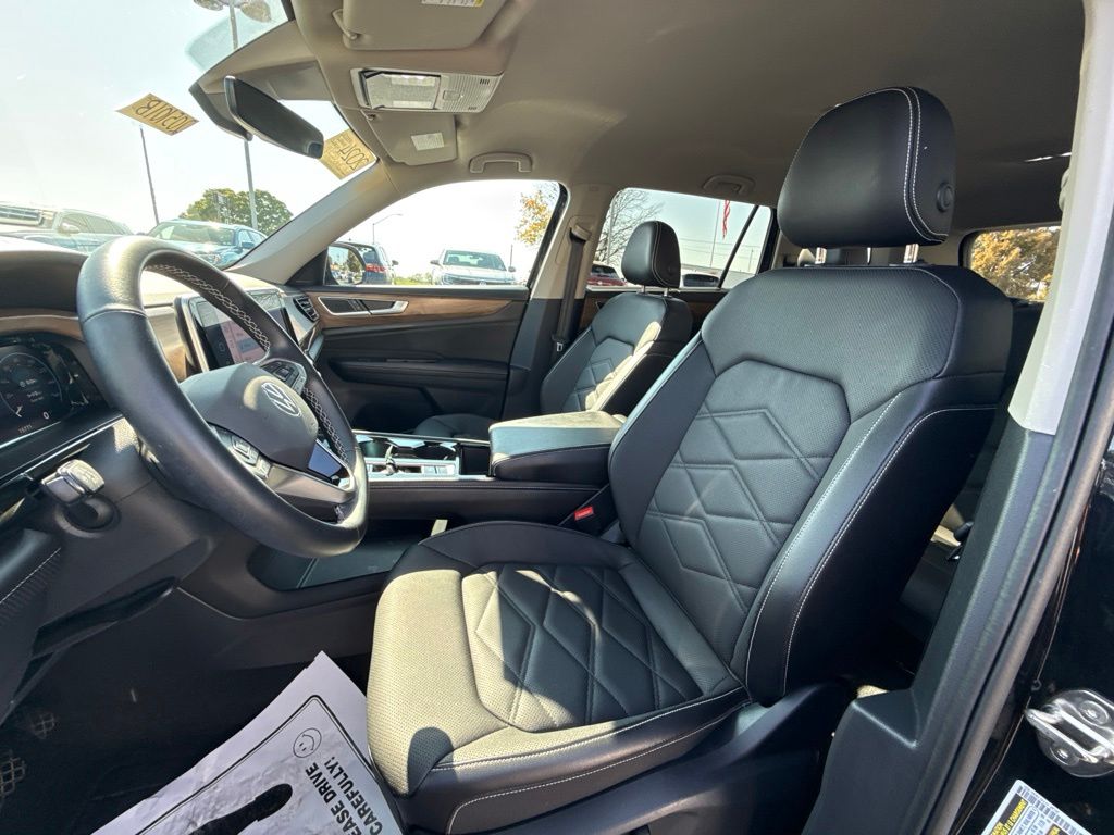 2024 Volkswagen Atlas 2.0T SE w/Technology Black at South Hills CDJR