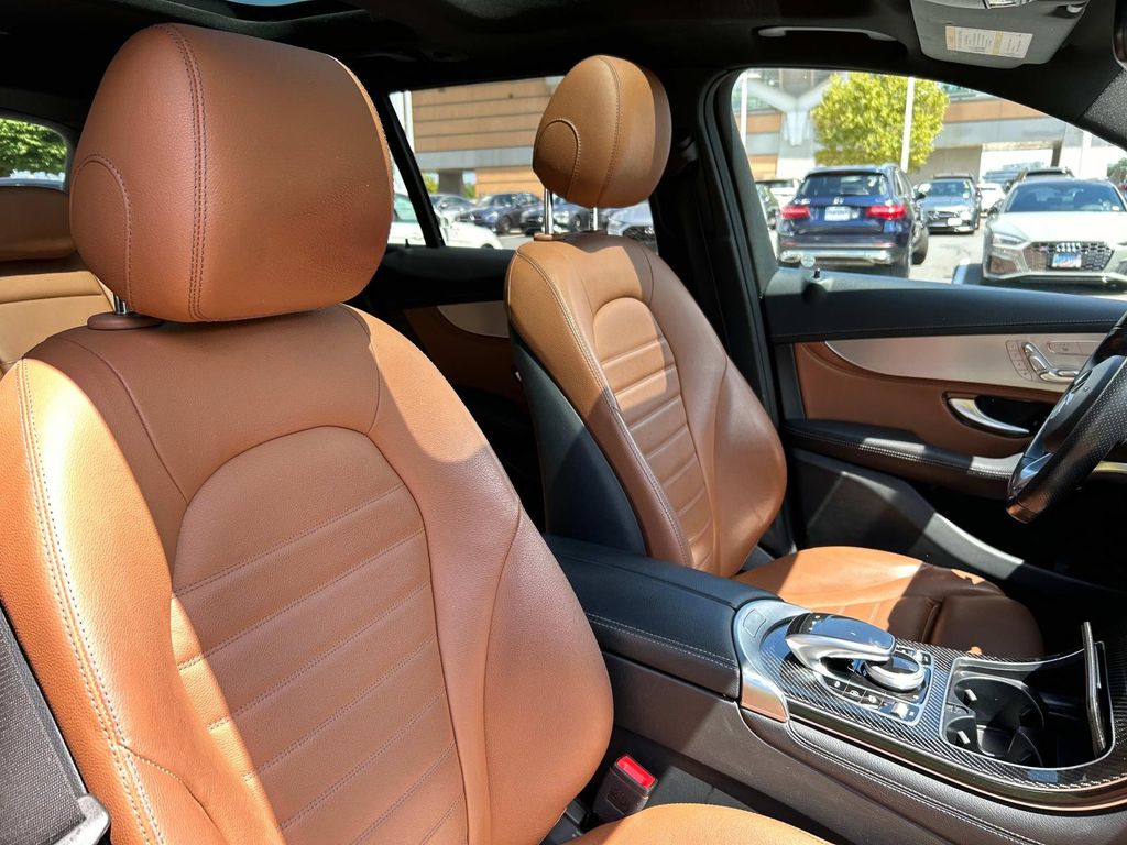 Thumbnail: 2019 Mercedes-Benz GLC - 23