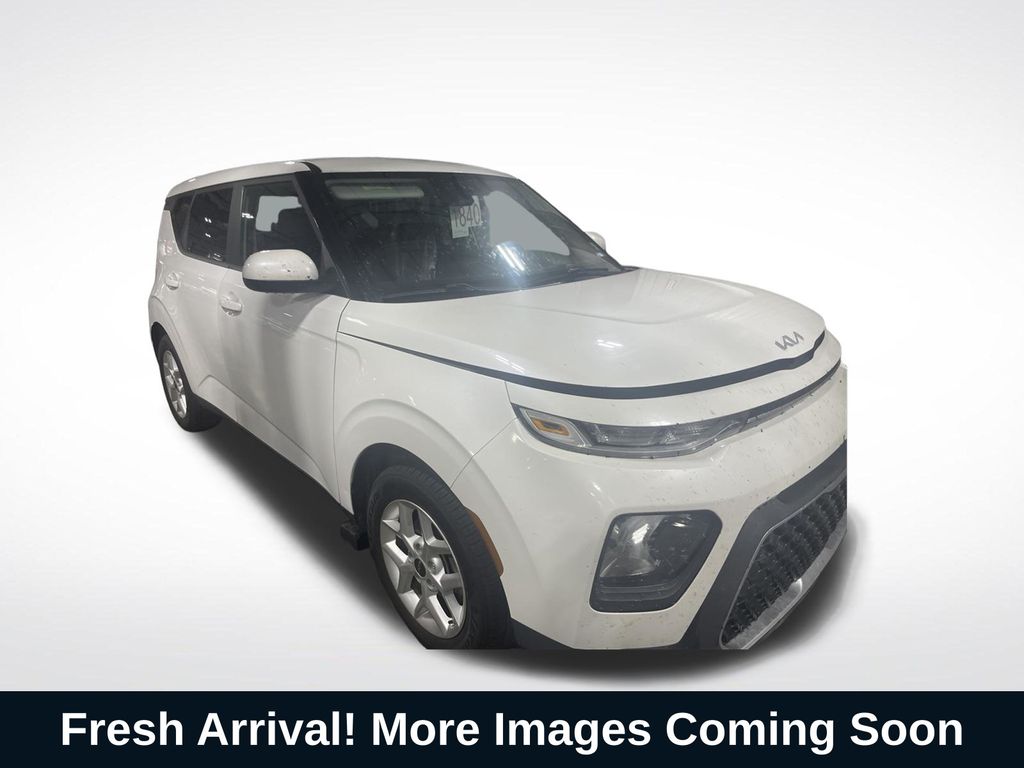 Snow White Pearl 2022 Kia Soul SUV / Crossover Front-Wheel Drive Continuously Variable Transmission