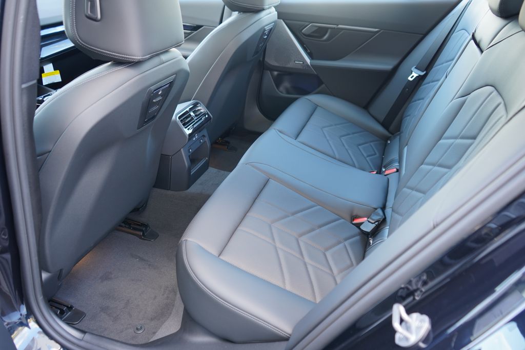 Thumbnail: 2026 BMW 5 Series - 21