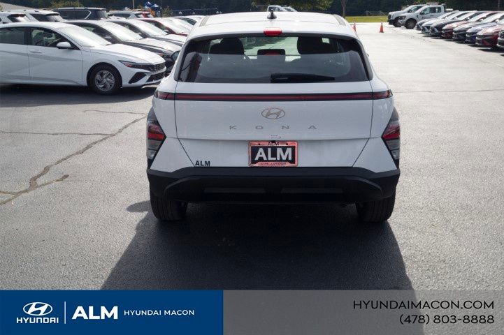 New 2026 White HYUNDAI SE image 8
