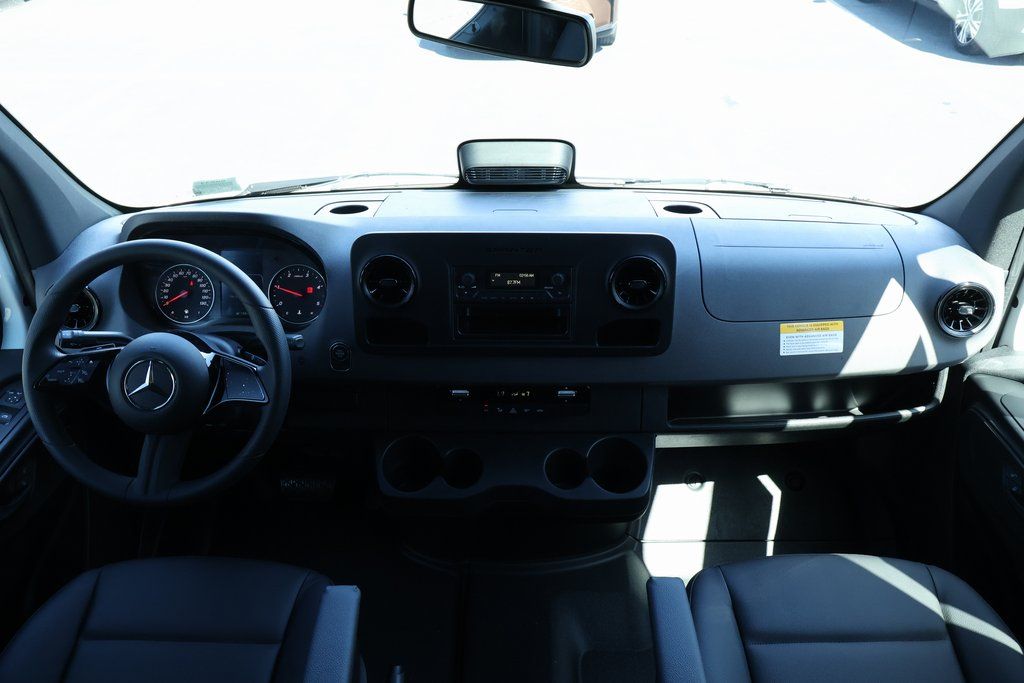 Thumbnail: 2025 Mercedes-Benz Sprinter - 4