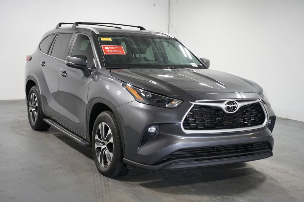 Thumbnail: 2023 Toyota Highlander - 3