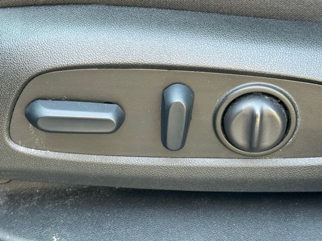 2023 GMC Acadia SLE - Photo 16