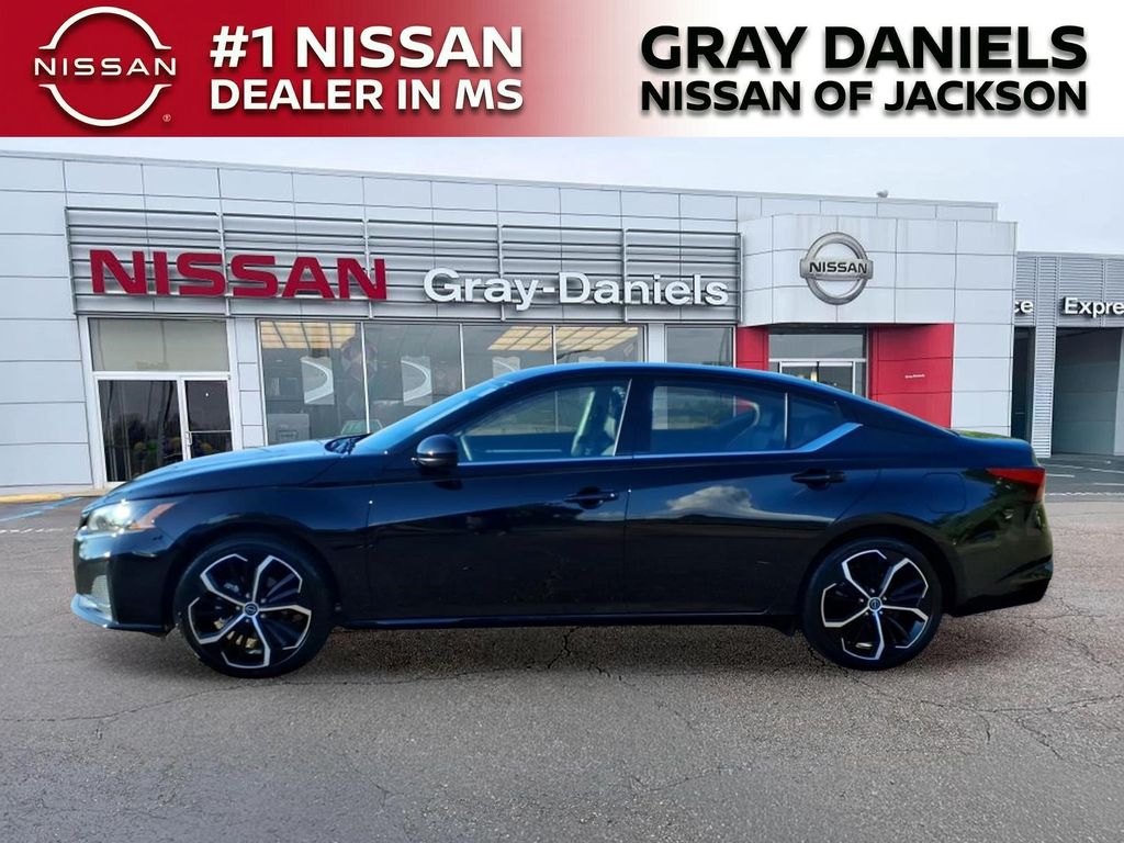 Used 2025 Nissan Altima Sedan