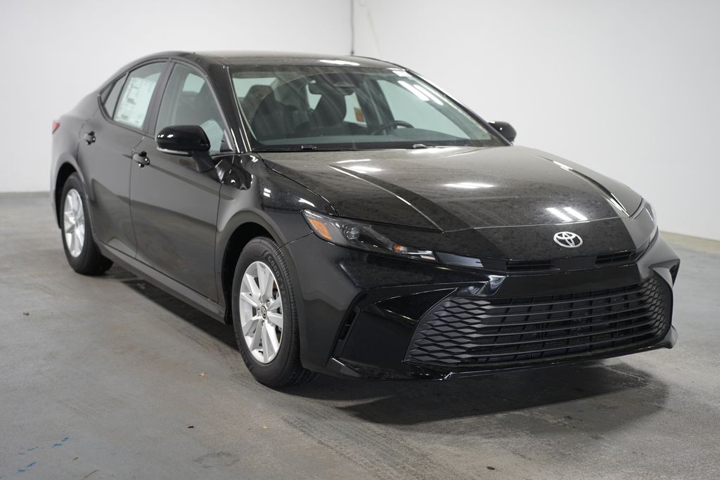 2025 Toyota Camry LE 3
