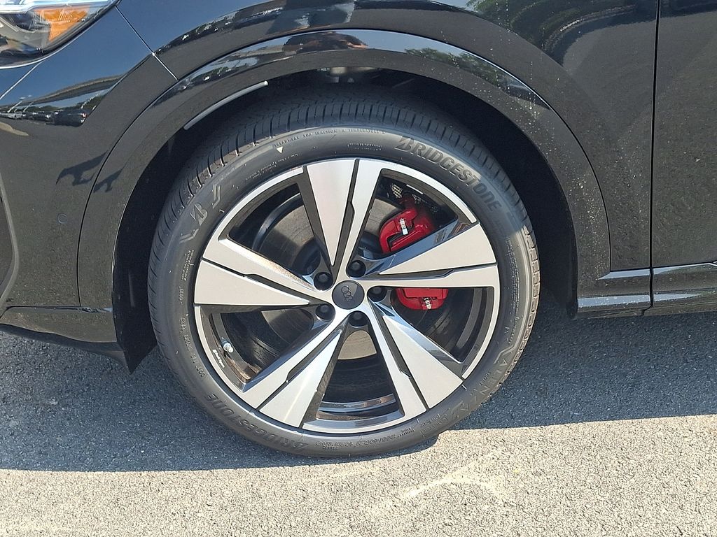 Thumbnail: 2026 Audi SQ5 - 5