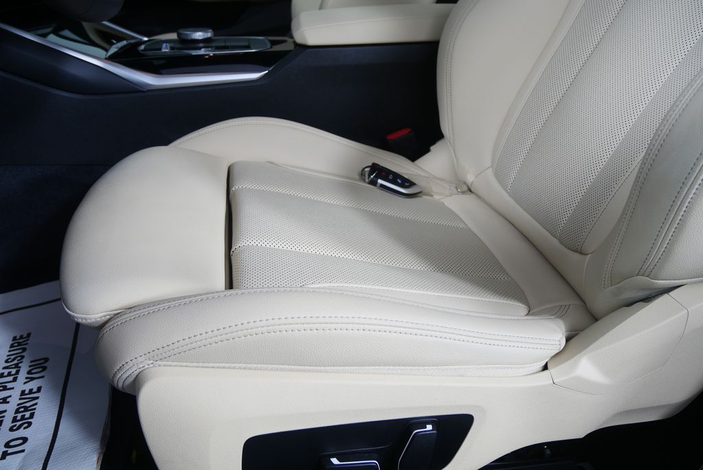 Thumbnail: 2024 BMW 2 Series - 10