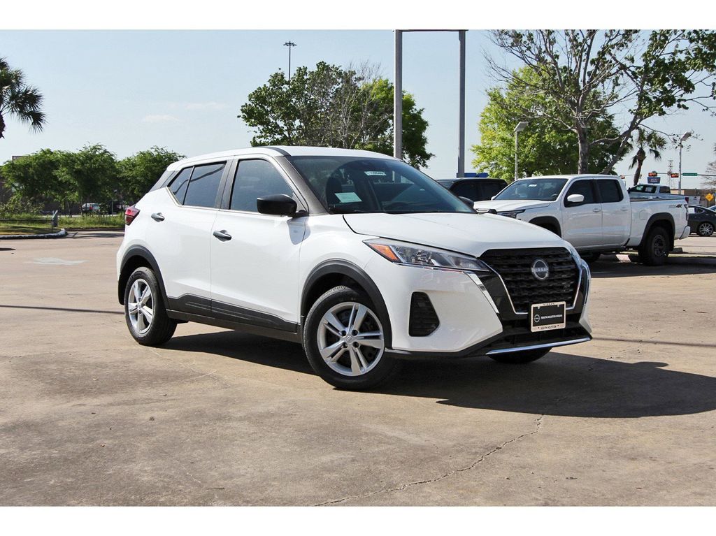 2025 Nissan Kicks Play S - 0