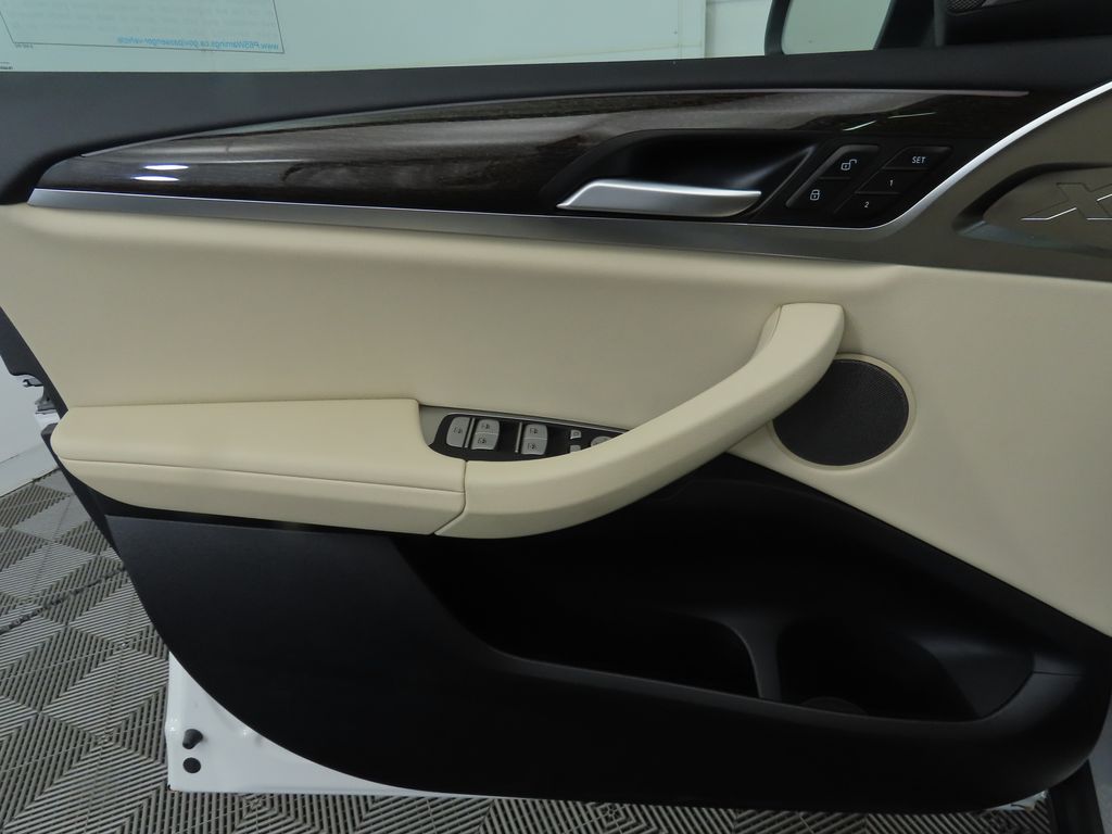 Thumbnail: 2025 BMW X4 - 25