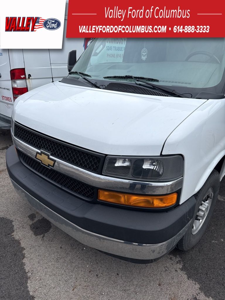 Summit White 2023 Chevrolet Express Chassis 3500 Cutaway 139 Van Rear-Wheel Drive 8-Speed Automatic Overdrive
