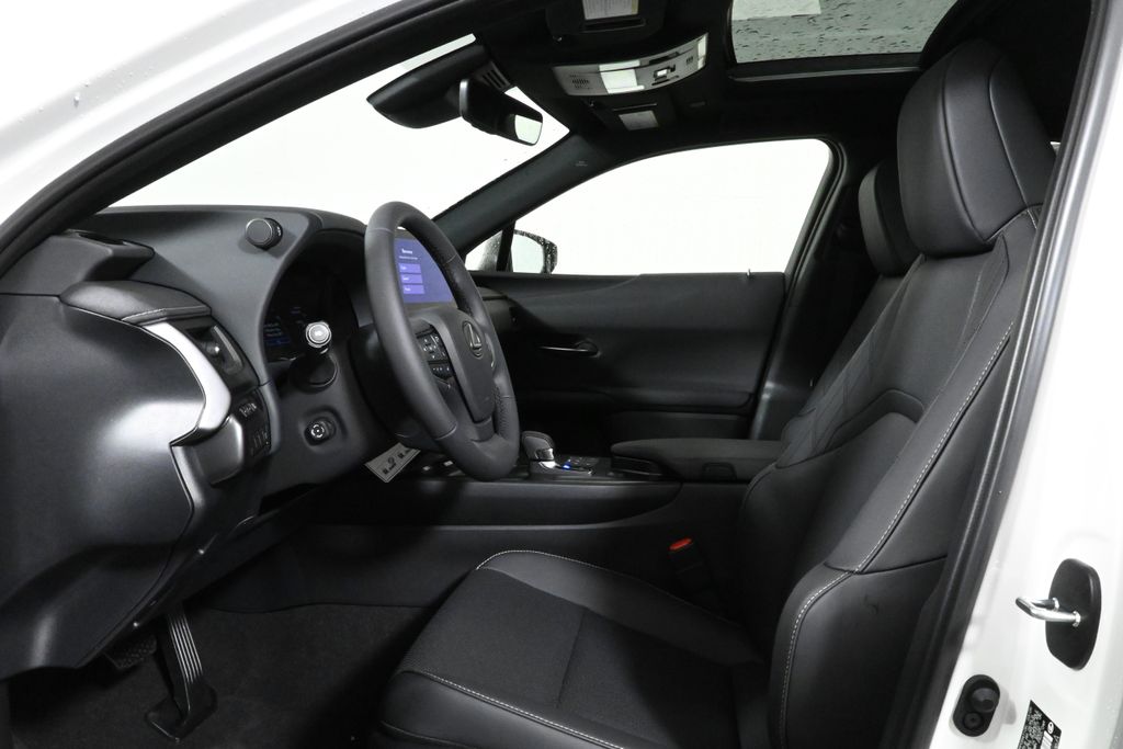 2025 Lexus UX 300h 3