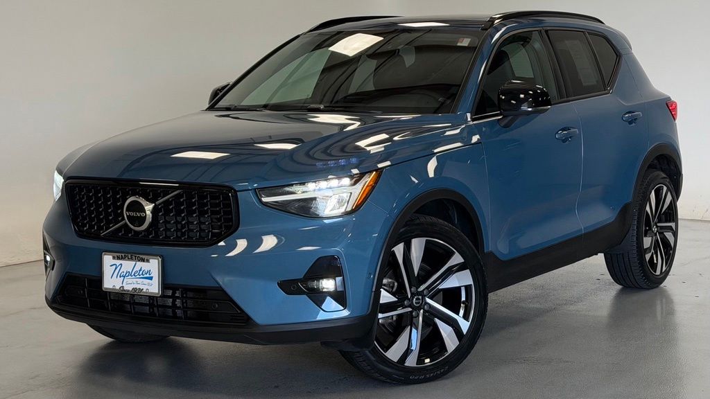 Blue Metallic 2023 Volvo XC40 B5 Plus Dark Theme AWD SUV / Crossover All-Wheel Drive Automatic