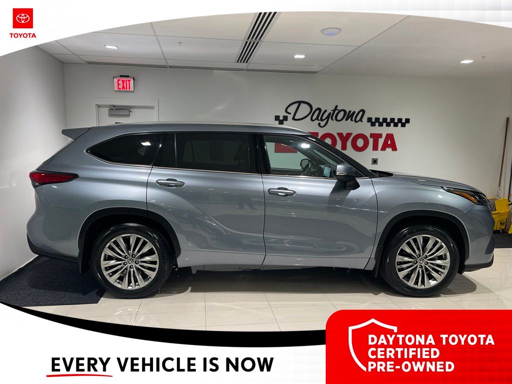 Used 2023 Toyota Highlander Hybrid SUV