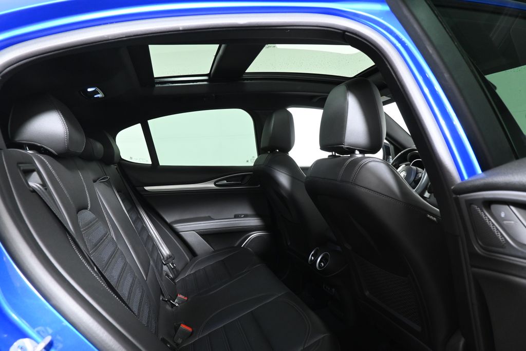 Thumbnail: 2022 Alfa Romeo Stelvio - 26