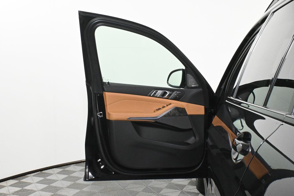 Thumbnail: 2026 BMW X7 - 29