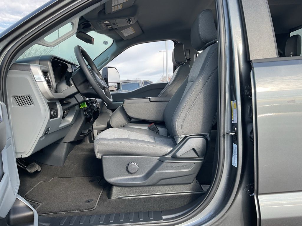 New 2026 Gray Ford XL image 19