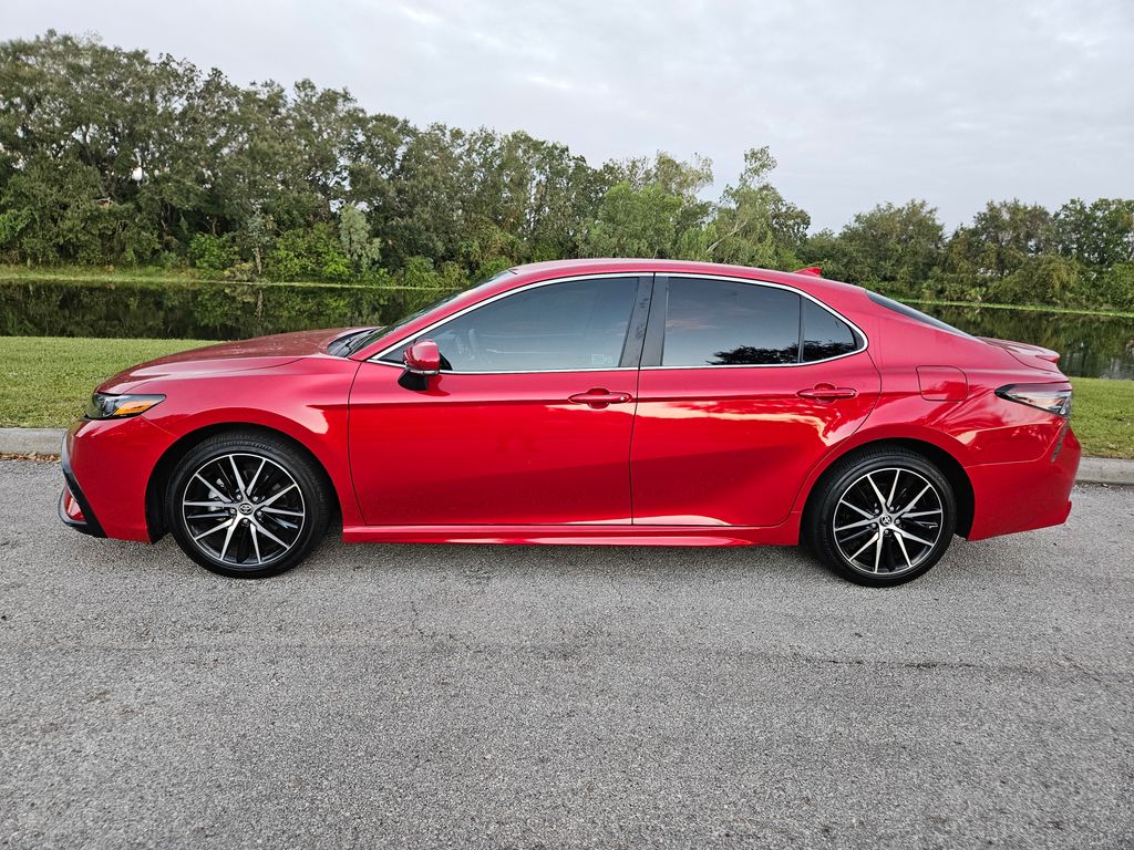 2023 Toyota Camry SE 2