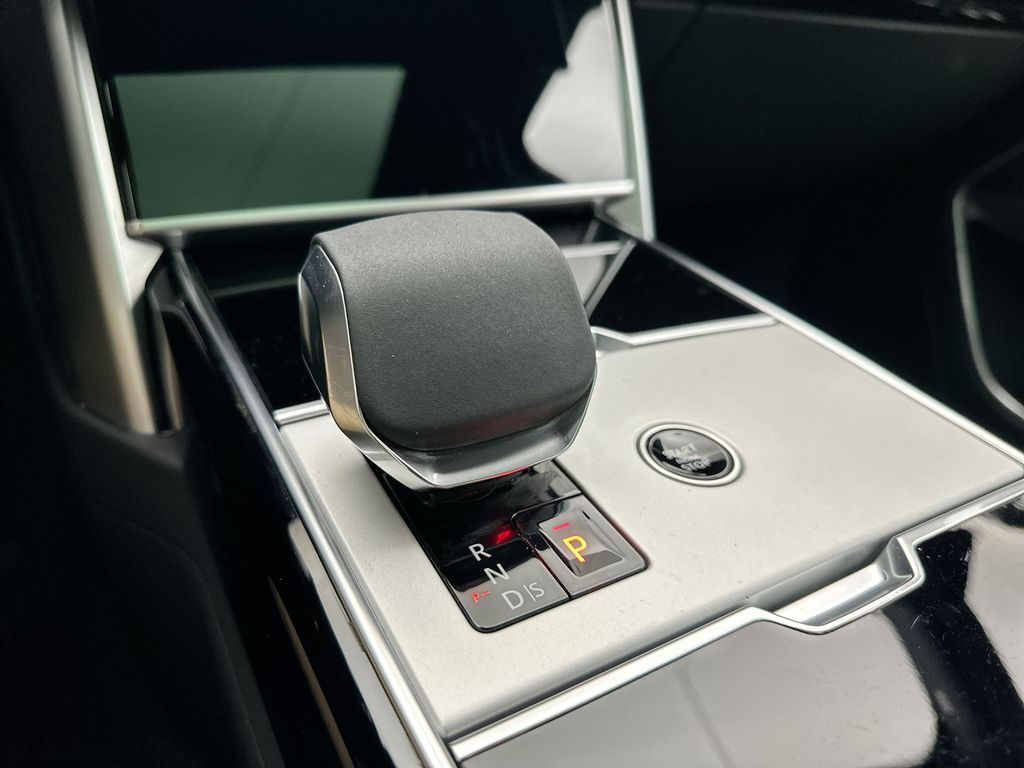 Thumbnail: 2025 Land Rover Range Rover - 24