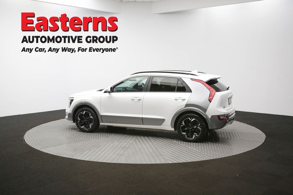Used 2023 White Kia Wave image 64