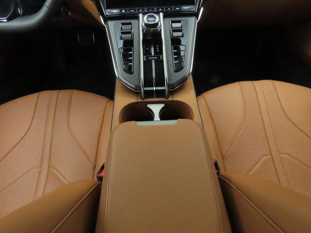 Thumbnail: 2025 Aston Martin Vantage - 18