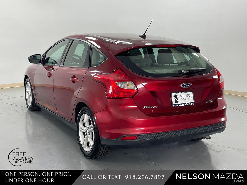 Used 2014 Red Ford SE image 8