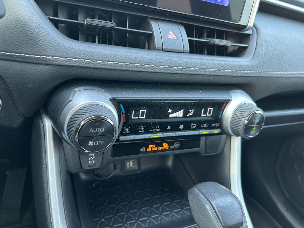 2024 Toyota RAV4 XLE 26