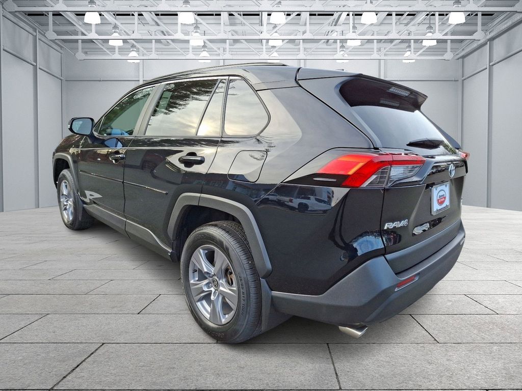 2022 Toyota RAV4 XLE 6