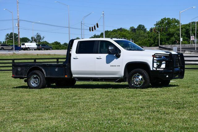 White (Iridescent Pearl Tricoat) 2023 Chevrolet Silverado 3500HD Pickup Truck Four-Wheel Drive Automatic