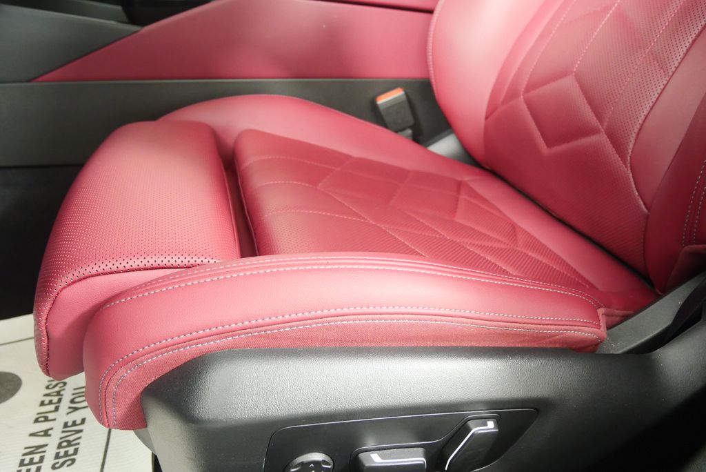 Thumbnail: 2025 BMW 5 Series - 8