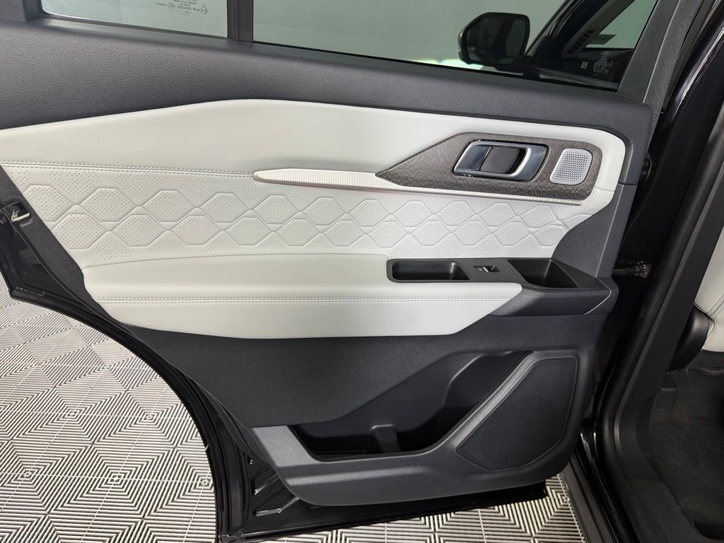 Used 2025 Black Metallic Ford Platinum image 26