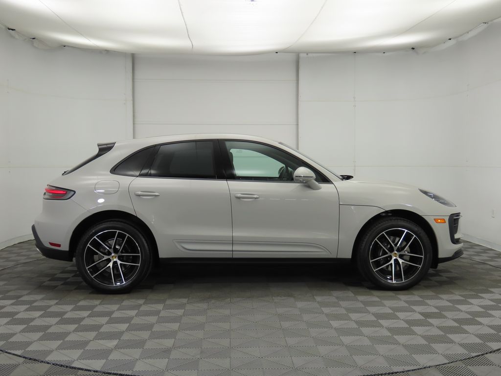 Thumbnail: 2025 Porsche Macan - 8